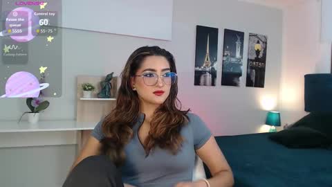 Snapshot of venus_steffen chatting on 09/26/25, 12:42 Mia online show from 09/26/25, 12:42