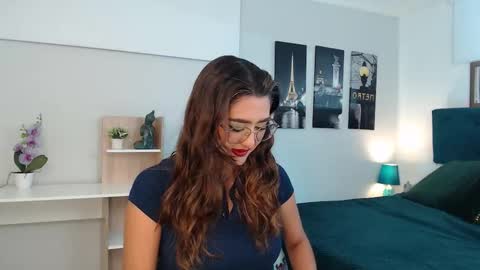 Snapshot of venus_steffen chatting on 10/16/25, 12:39 Mia online show from 10/16/25, 12:39
