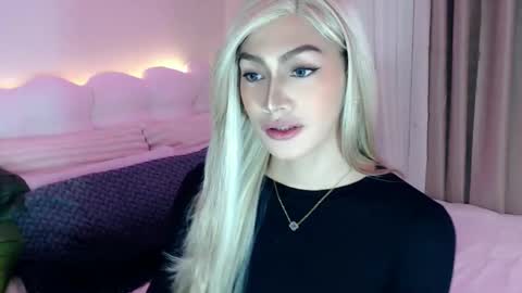 Venus Sunrise Bombshell online show from 04/21/26, 07:17