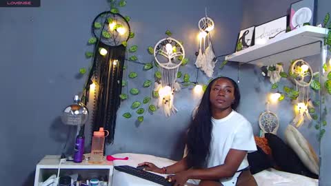 Snapshot of venusbsq chatting on 02/24/25, 10:03 Venus online show from 02/24/25, 10:03