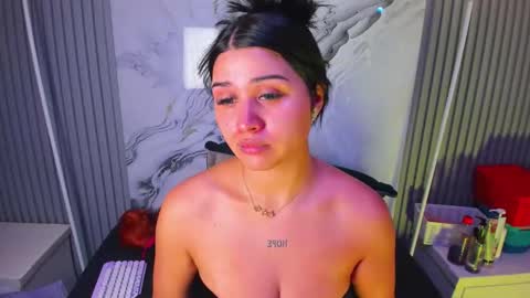 Venusowen  online show from 04/18/26, 08:31