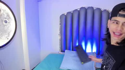 Snapshot of venuss09 chatting on 11/10/25, 08:19 venuss09 online show from 11/10/25, 08:19