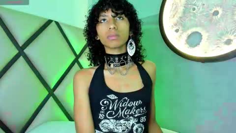 venuss_03 online show from 11/14/25, 03:27