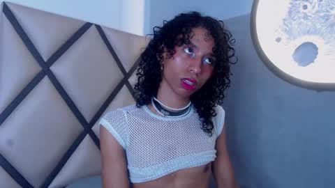 venuss_03 online show from 02/14/26, 03:47