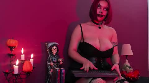 Snapshot of venussdark chatting on 10/19/25, 12:44 Venus Dark online show from 10/19/25, 12:44