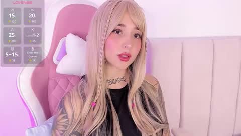 Snapshot of venusvan chatting on 10/15/25, 07:36 Shelly online show from 10/15/25, 07:36