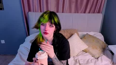 Erica online show from 10/16/25, 08:10