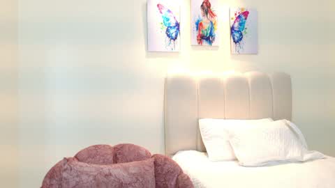 Vera online show from 04/23/26, 12:29