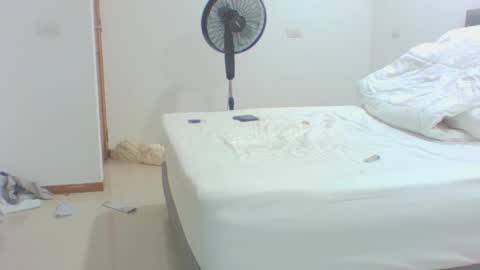 vergagolosa22 online show from 10/28/25, 05:33