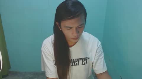 Snapshot of verhenia chatting on 01/29/25, 01:27 verhenia online show from 01/29/25, 01:27