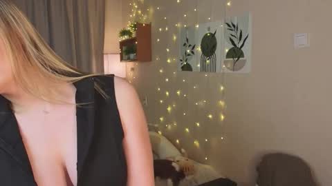 Veronica online show from 11/14/25, 12:26