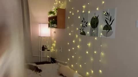 Veronica online show from 12/14/25, 08:24