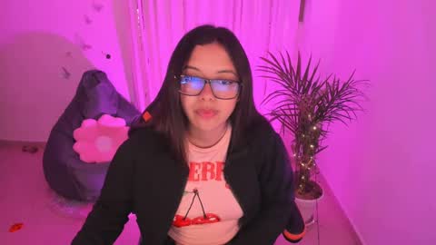 Snapshot of verolake chatting on 02/19/25, 04:55 Verolake online show from 02/19/25, 04:55