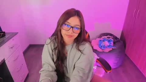 Snapshot of verolake chatting on 10/16/25, 07:48 Verolake online show from 10/16/25, 07:48