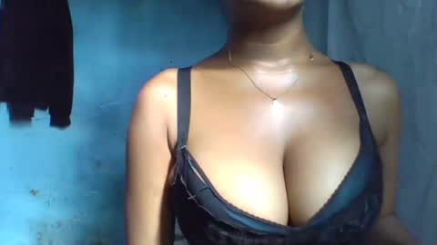 Snapshot of verolla31 chatting on 01/31/25, 12:51 verolla31 online show from 01/31/25, 12:51