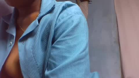 Snapshot of verolla31 chatting on 02/24/25, 02:51 verolla31 online show from 02/24/25, 02:51