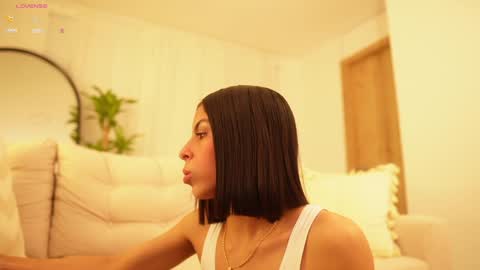 Veronica online show from 12/17/24, 11:17