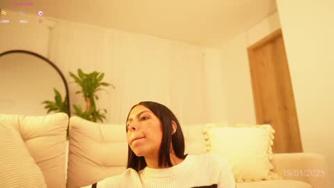 Veronica online show from 01/19/25, 11:34