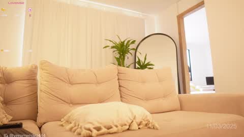 Veronica online show from 03/11/25, 02:40