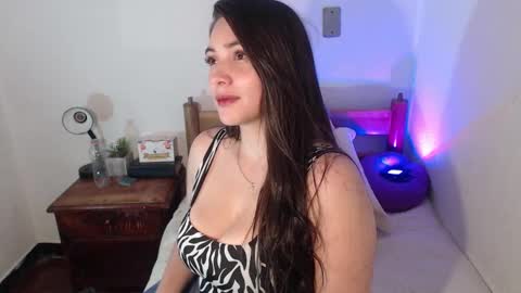 Snapshot of veronicaa_4 chatting on 12/18/25, 07:25 Veronica Rodriguez online show from 12/18/25, 07:25