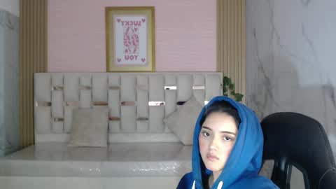 veronicaa_s online show from 04/15/26, 08:42