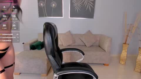 Snapshot of veronicacruz1 chatting on 02/25/25, 12:14 Vero online show from 02/25/25, 12:14