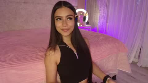 Snapshot of veronicamartin_ chatting on 10/27/25, 02:43 Vero online show from 10/27/25, 02:43