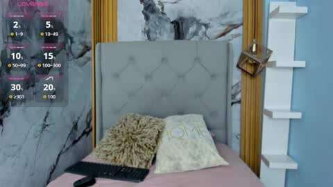 Veronica online show from 10/29/25, 08:54