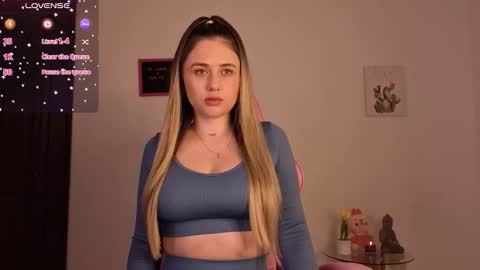 Snapshot of veronika__winslow_ chatting on 10/09/25, 06:22 Vero online show from 10/09/25, 06:22