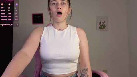 Snapshot of veronika__winslow_ chatting on 12/14/25, 10:25 Vero online show from 12/14/25, 10:25