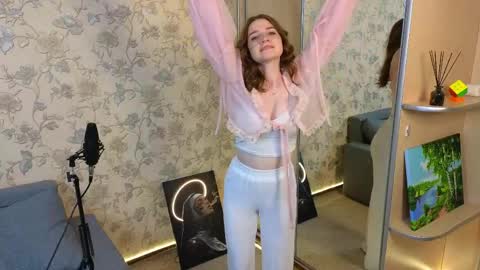 Snapshot of veronikavester chatting on 06/07/26, 07:17 Hello im Verdginia online show from 06/07/26, 07:17