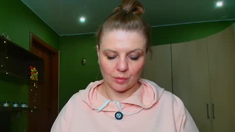 Snapshot of veronikawgold chatting on 05/27/26, 01:57 VeronikawGold online show from 05/27/26, 01:57