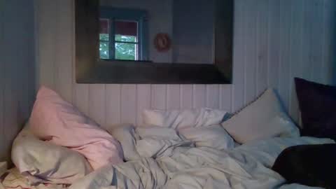Snapshot of versatilexswede chatting on 06/23/26, 01:25 John online show from 06/23/26, 01:25