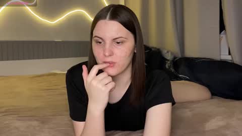 Snapshot of vertuliana chatting on 11/06/25, 06:42 Karina followed me bb online show from 11/06/25, 06:42