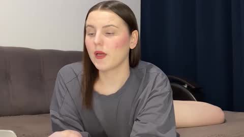 Snapshot of vertuliana chatting on 12/15/25, 05:28 Karina followed me bb online show from 12/15/25, 05:28