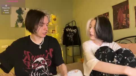 Snapshot of veryraretwins chatting on 11/26/25, 10:44 veryraretwins online show from 11/26/25, 10:44