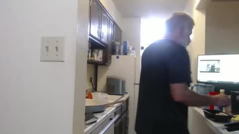 Snapshot of veryveryhairmanindenver chatting on 09/19/25, 12:23 hairy man online show from 09/19/25, 12:23