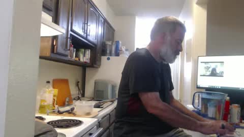 Snapshot of veryveryhairmanindenver chatting on 09/20/25, 12:00 hairy man online show from 09/20/25, 12:00