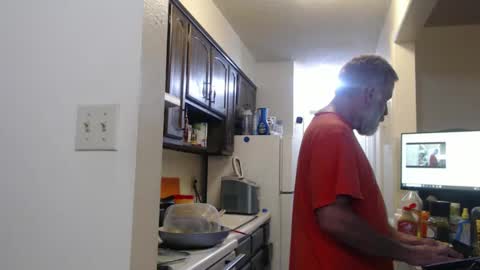 Snapshot of veryveryhairmanindenver chatting on 09/27/25, 12:04 hairy man online show from 09/27/25, 12:04