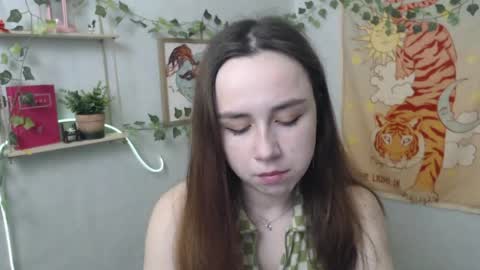 Snapshot of veryveryvery_shy chatting on 04/27/26, 05:27 veryveryvery_shy online show from 04/27/26, 05:27