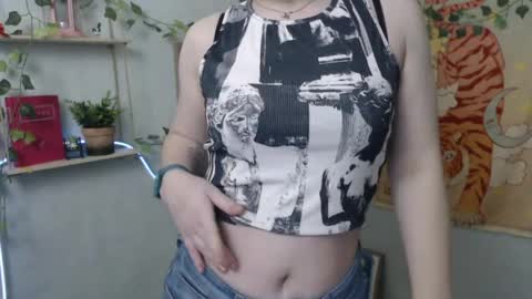 Snapshot of veryveryvery_shy chatting on 05/01/26, 05:45 veryveryvery_shy online show from 05/01/26, 05:45