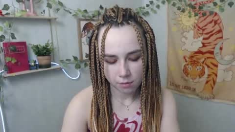 Snapshot of veryveryvery_shy chatting on 05/04/26, 05:25 veryveryvery_shy online show from 05/04/26, 05:25