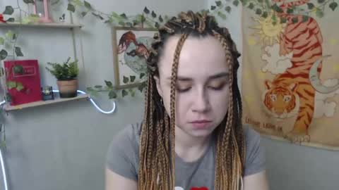 Snapshot of veryveryvery_shy chatting on 05/05/26, 05:26 veryveryvery_shy online show from 05/05/26, 05:26