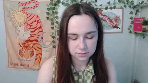 Snapshot of veryveryvery_shy chatting on 06/02/26, 05:42 veryveryvery_shy online show from 06/02/26, 05:42