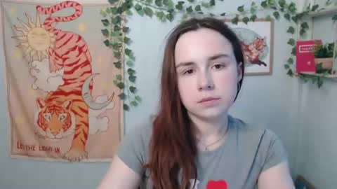 Snapshot of veryveryvery_shy chatting on 06/17/26, 05:43 veryveryvery_shy online show from 06/17/26, 05:43