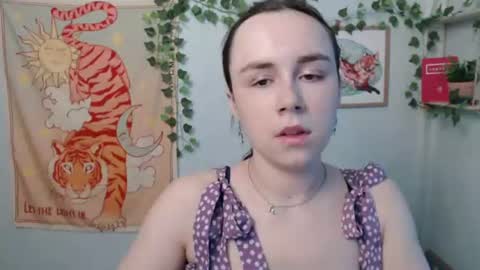 Snapshot of veryveryvery_shy chatting on 06/22/26, 05:48 veryveryvery_shy online show from 06/22/26, 05:48