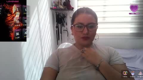 Snapshot of vesper_vixen chatting on 09/13/25, 12:49 Vesper Vixen online show from 09/13/25, 12:49