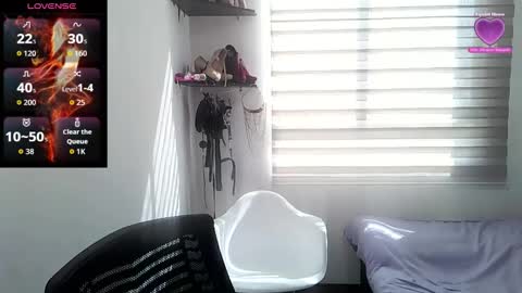 Snapshot of vesper_vixen chatting on 09/22/25, 01:24 Vesper Vixen online show from 09/22/25, 01:24