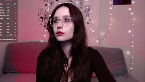 Snapshot of vetta_dey chatting on 12/19/24, 08:02 Iva online show from 12/19/24, 08:02