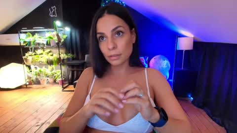 Snapshot of vevelicious chatting on 11/07/25, 08:42 vevelicious online show from 11/07/25, 08:42